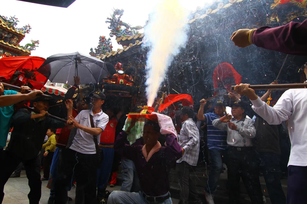 台灣廟世界／萬年香火：民間信仰中的香火觀