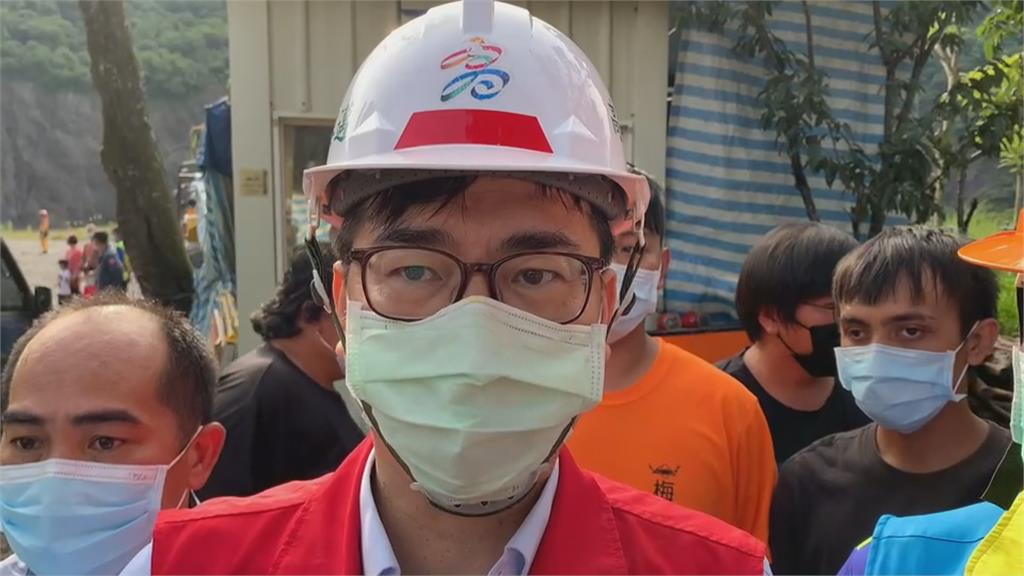 陳其邁搭直升機 挺進桃源!帶600公斤民生物資深入山區