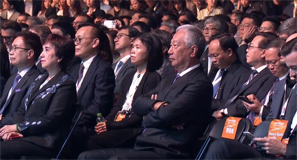 75歲郭台銘「一頭白髮」現身！同框劉揚偉「真實精神狀態」首度曝光