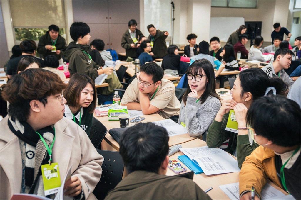 快新聞/綠新北黨部辦青年營隊 蘇巧慧談藍白惡刪總預算:讓全民憤怒