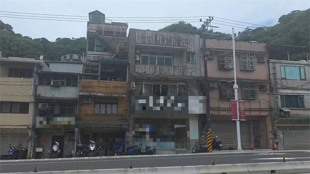家產遭清潔隊前男友賣光！基隆女拉布條抗議　基隆環保局回應了