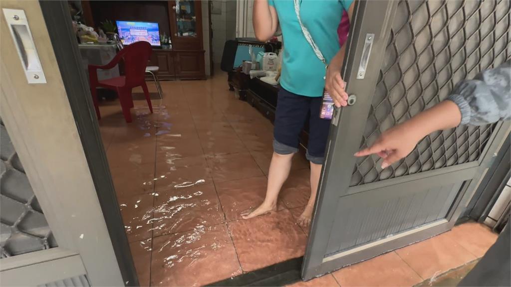 屏東東港水未退！　居民憂「颱風+大潮將至」災情更慘