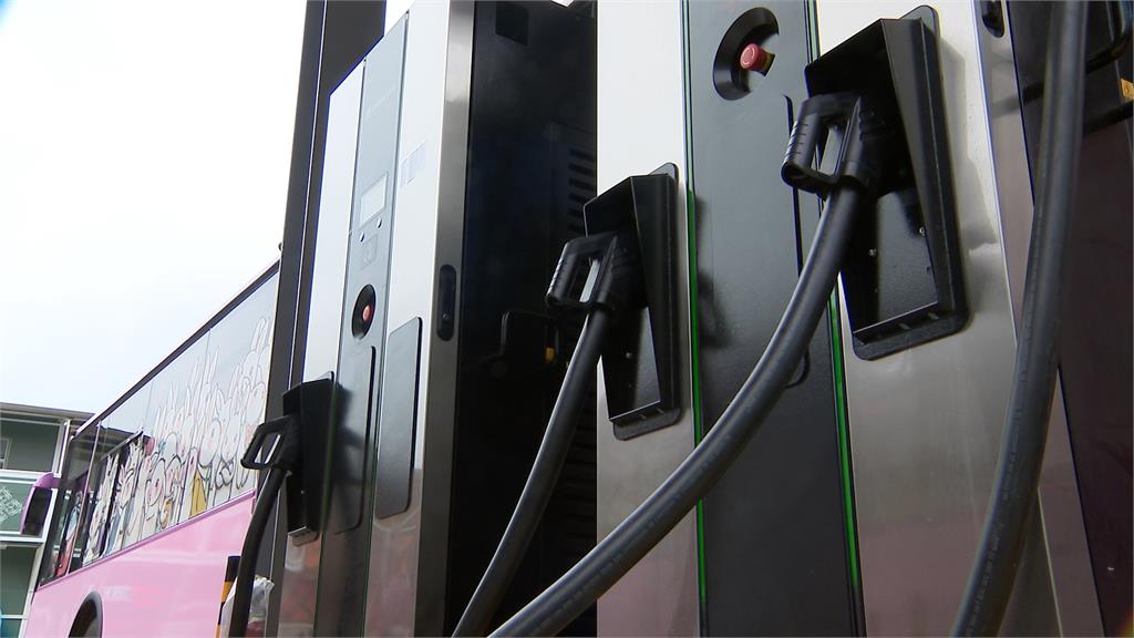 北市去年336輛電動公車上路 北市打造首座電動公車快充站
