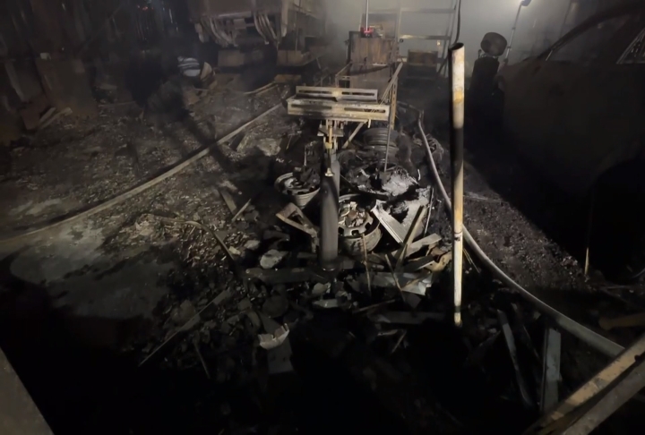 高雄大樹汽車保養廠凌晨大火　爆炸聲四起.火勢猛烈　一女葬一樓夾層