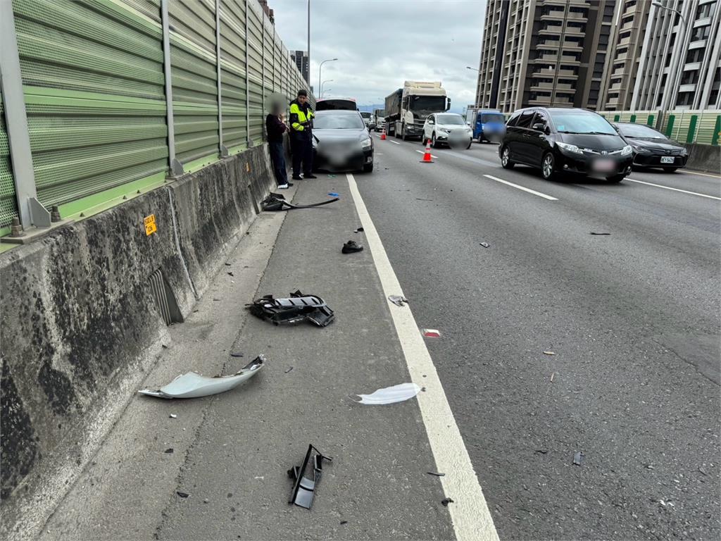 台65死亡車禍 男蹲台65線換輪胎下秒遭後車撞送醫亡