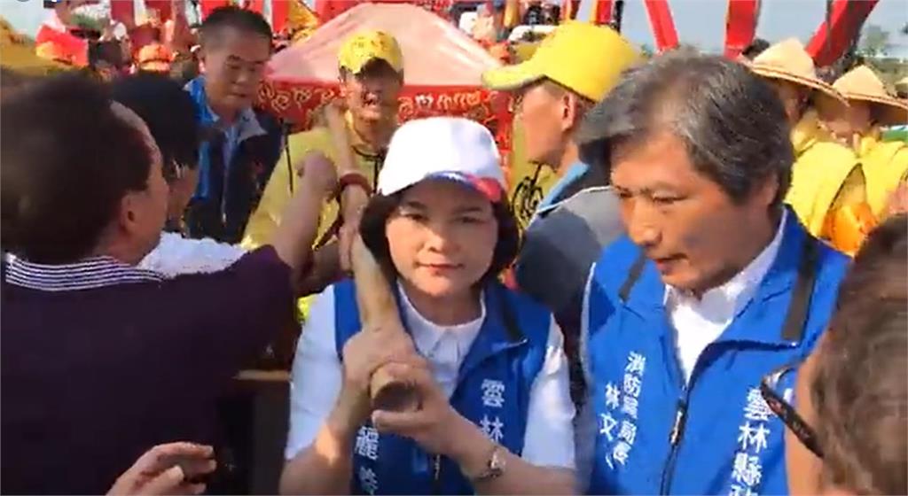 張麗善「搶C位沾光」不是第1次！6年前衝搶轎「白沙屯媽祖急倒退」超神畫面曝