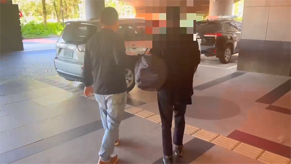 最新／抓到了！北車外拿10公分水果刀　無業男林口落網竟稱「不記得」