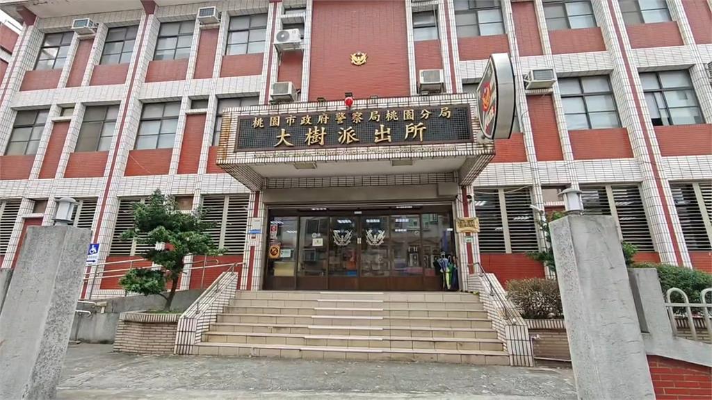 來鬧的！桃園延平公園罷免連署站遇醉男咆哮.摔桌 嚇壞志工