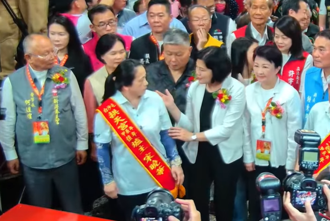 快新聞/參拜白沙屯媽祖竟動手移開爐主遭罵翻 張麗善一早道歉了!