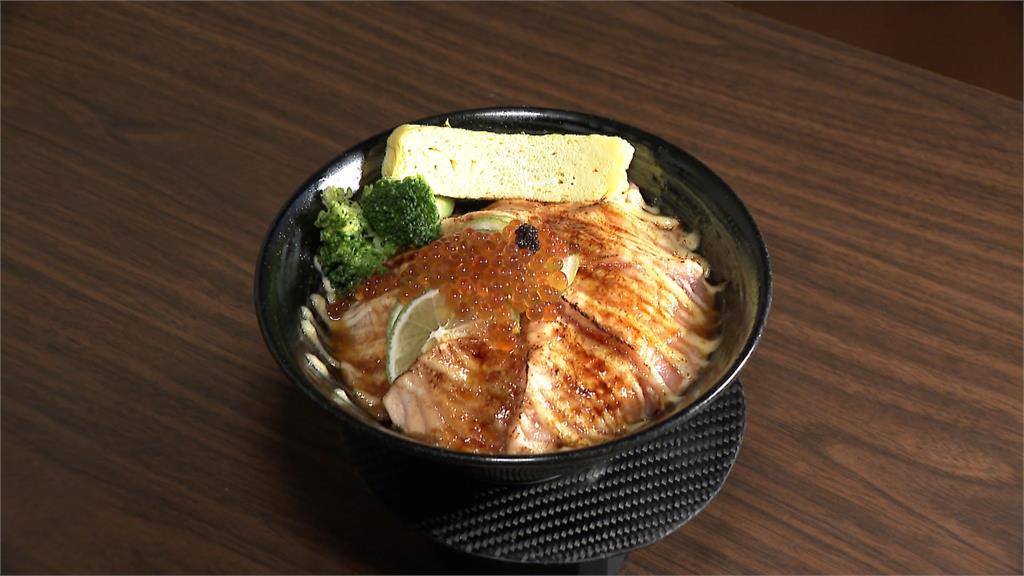 松葉蟹丼融合當季海味　蟹膏放進甜筒變身手捲