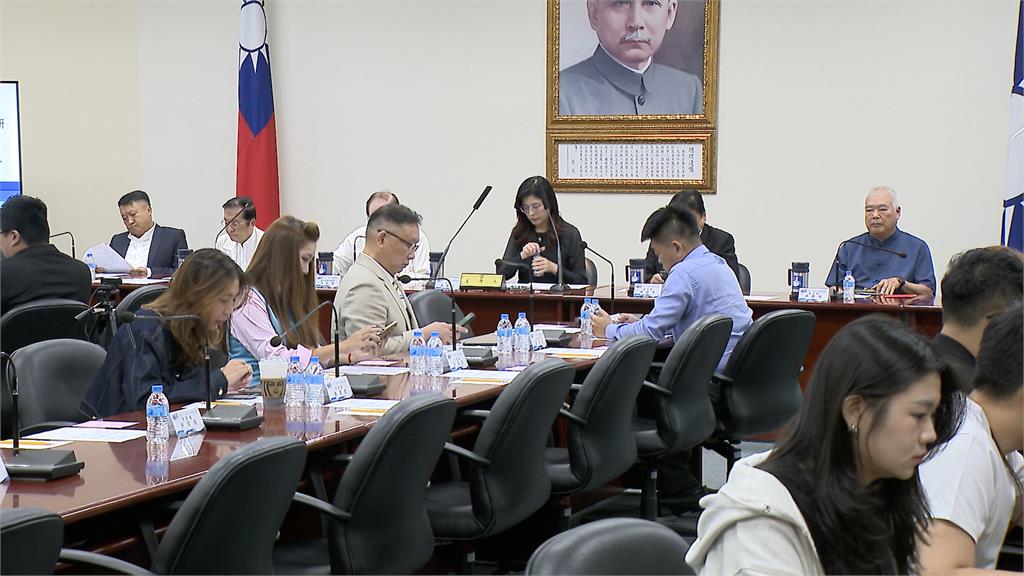 鄭麗文積極會面外國使節　中常委何鷹鹭勤跑中國大談統一