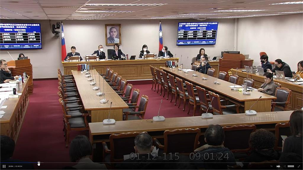 柯文哲條款? 民眾黨提"勿用串證羈押" 綠轟:為貪污犯圍事