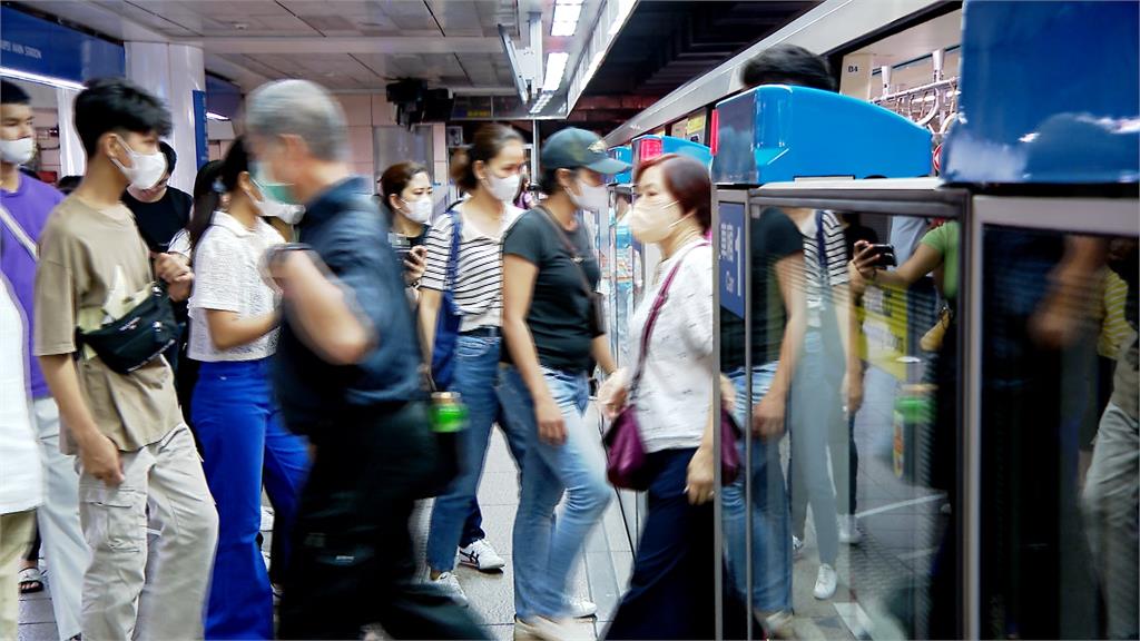 沒智慧型手機の時代!「搭捷運能幹啥?」…大票人都在做「這事」:真懷念