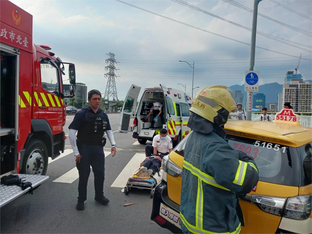 快新聞/最新!台北兒童新樂園外嚴重車禍 釀駕駛意識不清、乘客右腳變形
