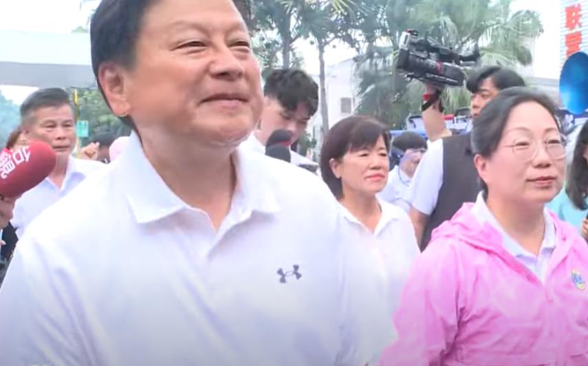 快新聞/傅崐萁逃過大罷免!放鞭炮熱烈慶祝 樂喊:證明台灣還是有公道