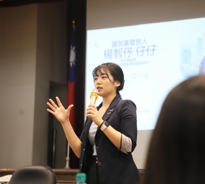 八炯突現身黨部「申請入藍營」!國民黨開酸:拒收「舔共網紅」經費