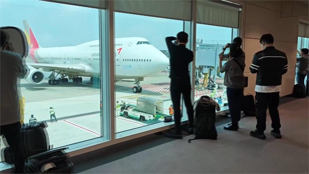 告別空中女王！　　桃機灑水禮慶韓亞航空747退役