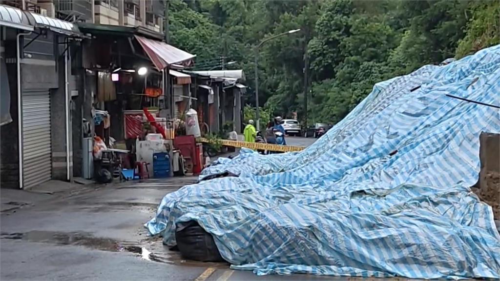高雄小港擋土牆大規模崩塌　市府緊急安置周邊住戶