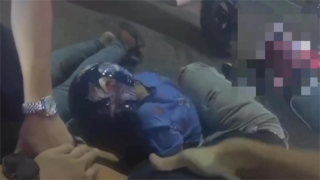 三貼闖紅燈拒檢加速逃逸　高雄騎士被揪無照又酒駕