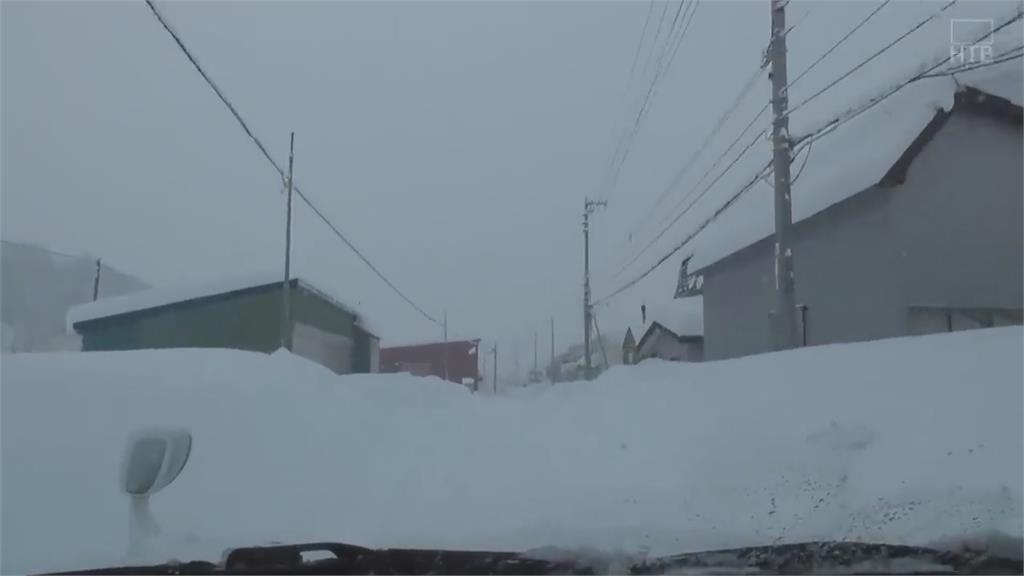 強烈冷氣團籠罩 日本北海道積雪量破百公分