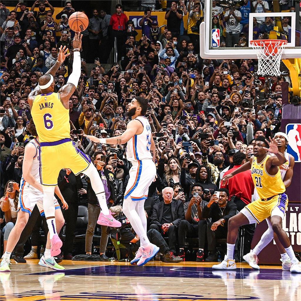 NBA／「詹皇」震撼道別紫金城！湖人球團暖心發文「永遠是家人」感動球迷
