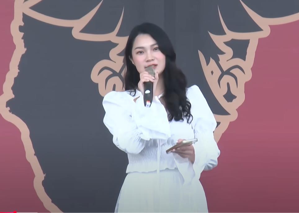 阿美凱道遊行「S級仙氣」掀暴動!「手握麥狂抖」她公開真實原因:不是緊張