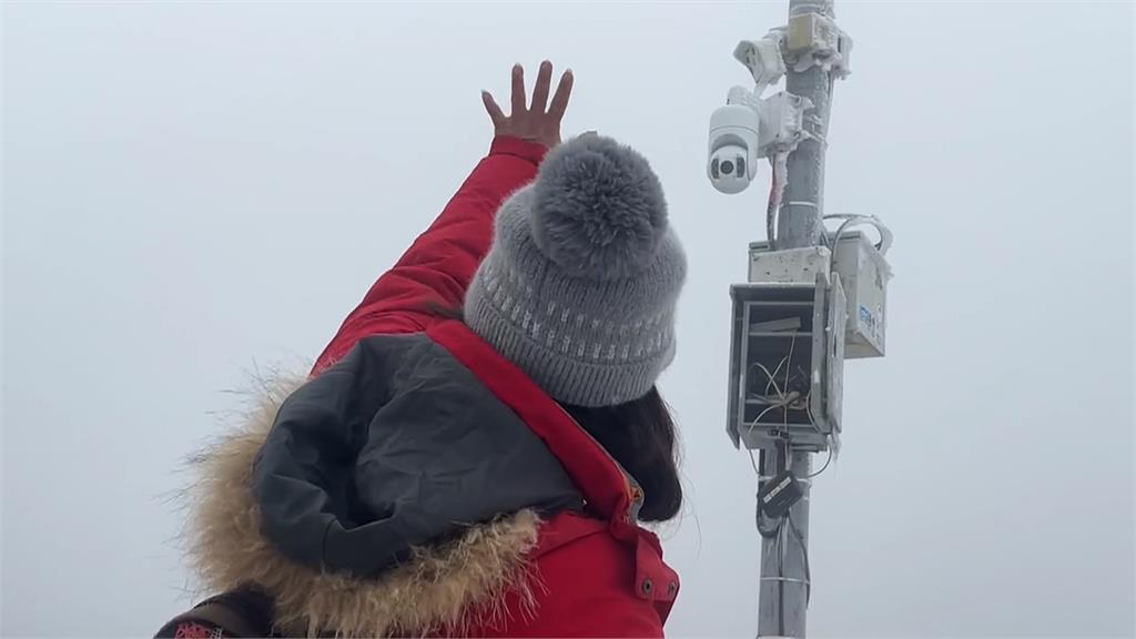 合歡山積雪未融！豔陽照白雪出大景　武嶺亭鏡頭君疑凍壞