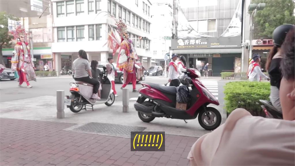 文化衝擊!南韓妞帶家人遊高雄 「初見台灣宗教活動」驚喊:好神奇