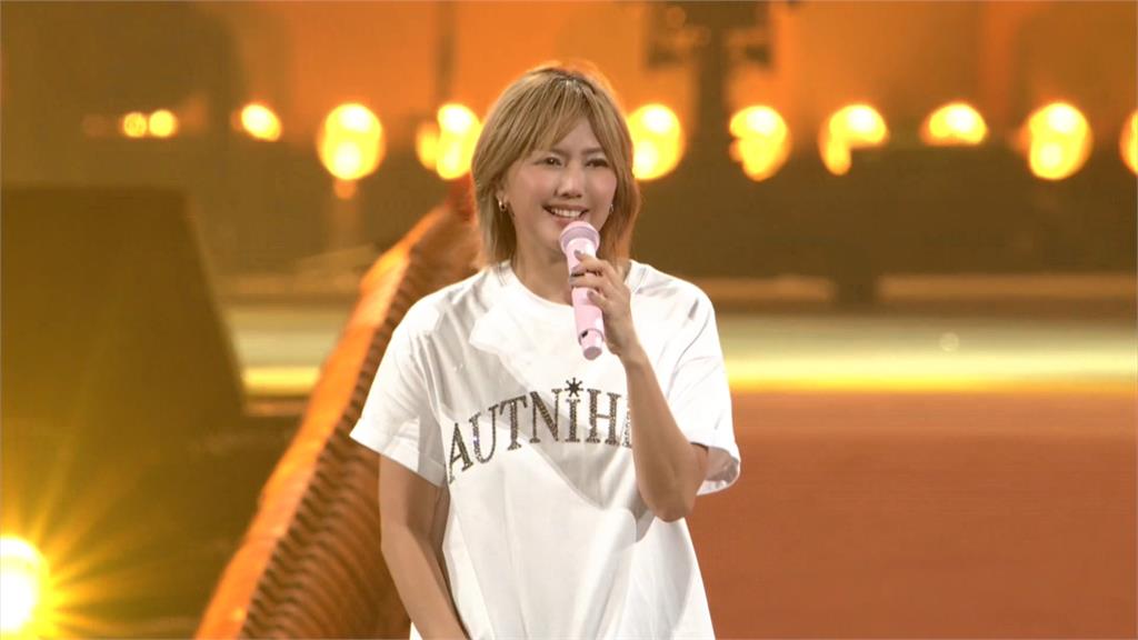 孫燕姿香港開唱吸7.5萬人朝聖　陳奕迅、梁詠琪等巨星也到場