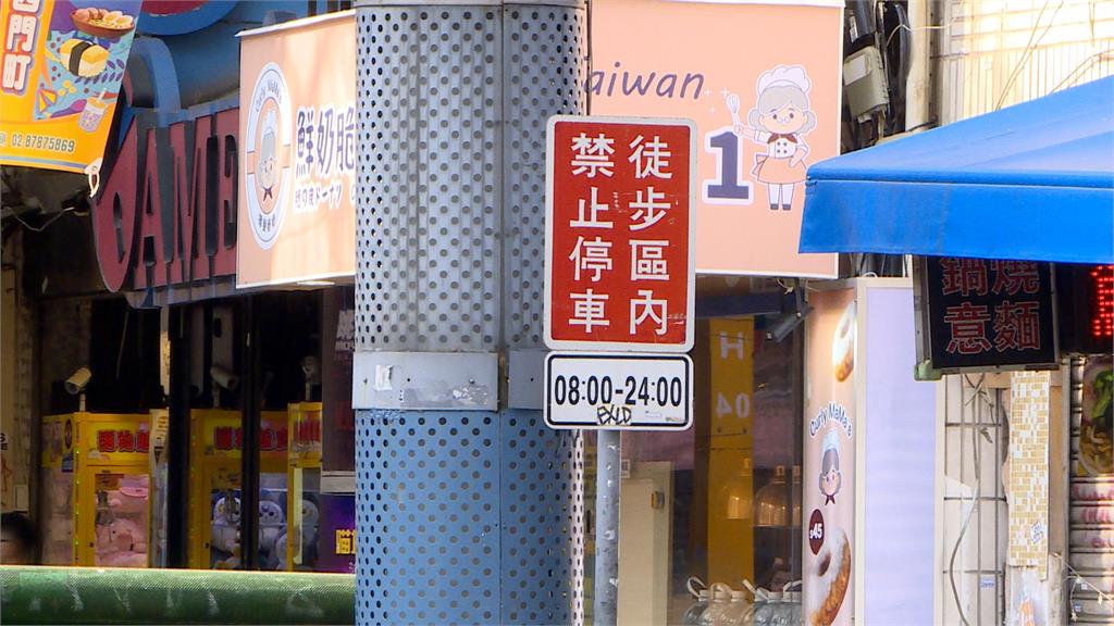 不滿警車開入商圈！　失控男阻撓警執勤還踹車遭法辦