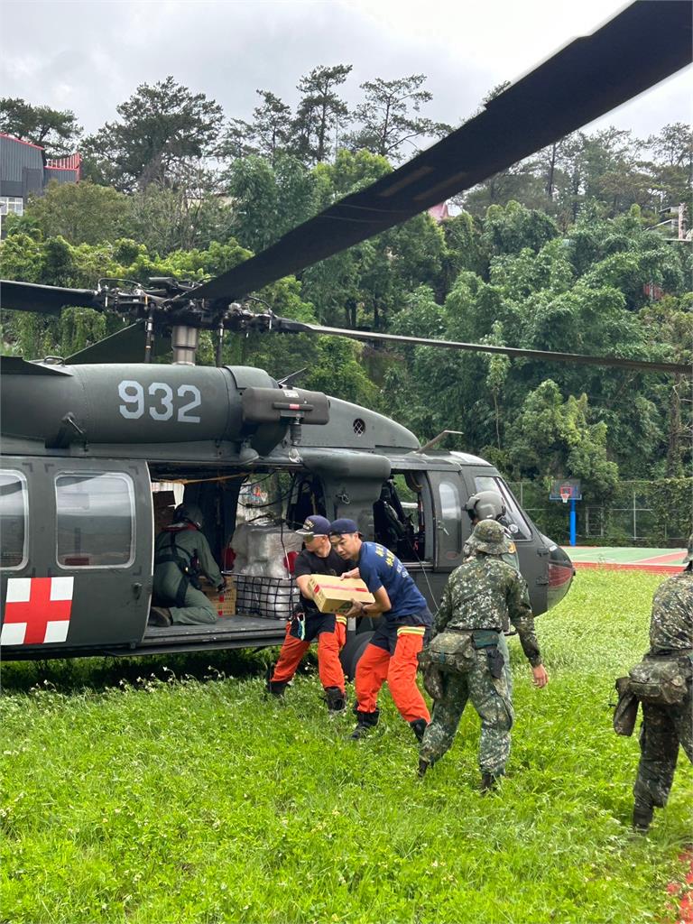快新聞/豪雨重創南投仁愛鄉! 新北快搜部隊50人4犬前往支援