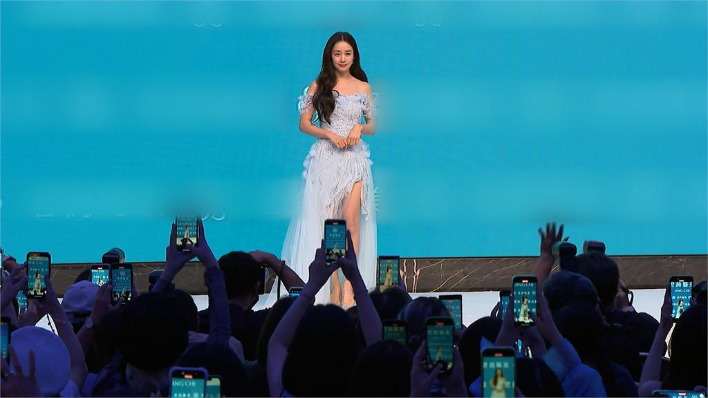 睽違13年!金泰希絕美現身 羞曝想和Rain一起來台吃美食