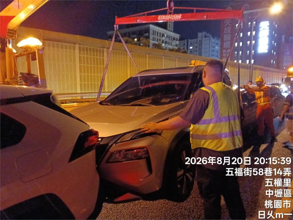 最新／10車追撞釀3傷！國1五楊高架橋連環車禍　誇張畫面曝光