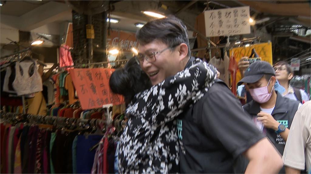 新北市長前哨戰!母親節蘇巧慧、黃國昌拚場尬人氣