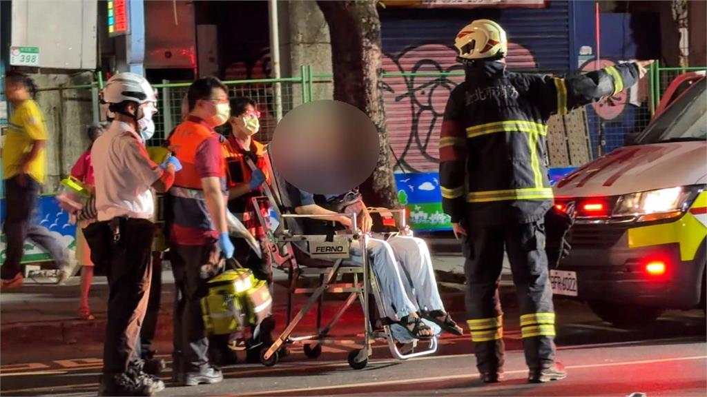 北市計程車闖紅燈.逆向　5車連環撞.9人傷