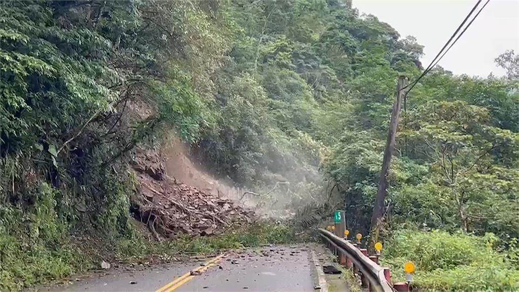 大雨！蘇花公路74噸重巨石掉落　太平山公路土石坍方228人困山區