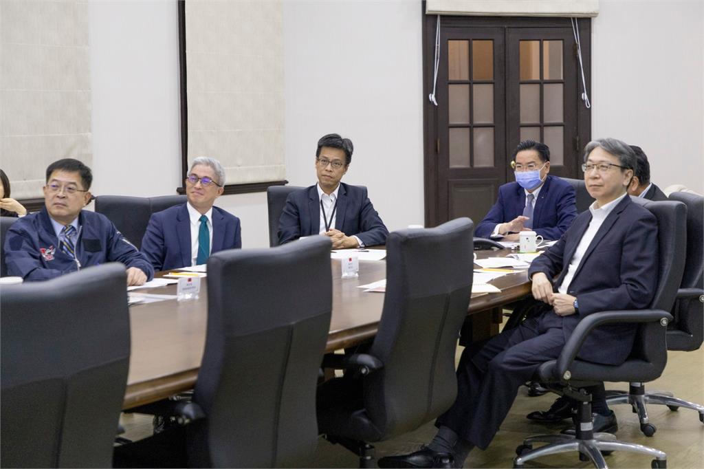 快新聞/因應南韓戒嚴事件 賴清德抵關島與國安單位跨海視訊會議