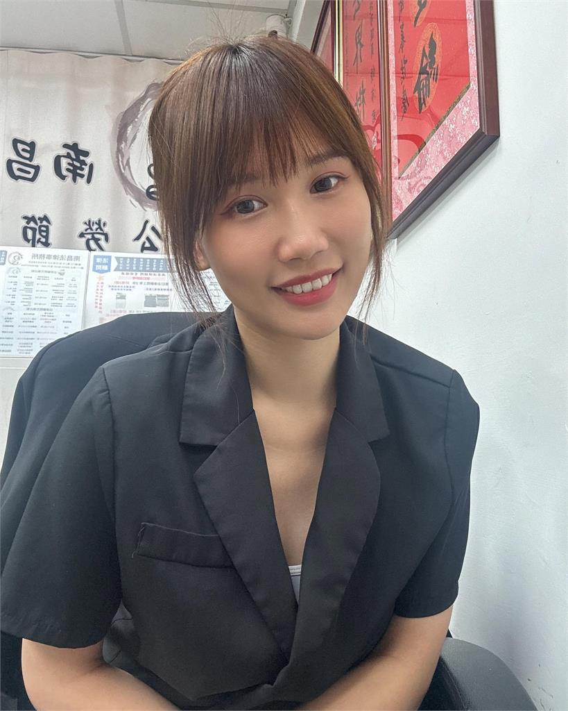合照正妹里長擬參選人「貼身做1姿勢」網轟像成人展！林晏慈高EQ回應了
