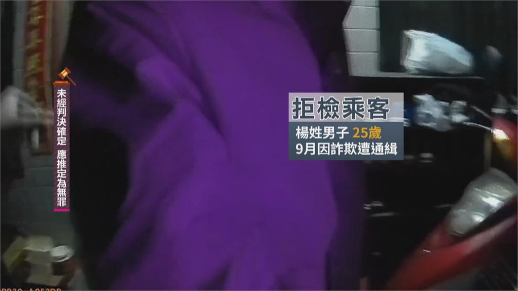 載著通緝犯狂飆6公里躲警 駕駛被逮吞下15張罰單