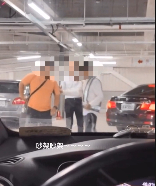 高雄美式賣場新開幕湧人潮！　民眾離場塞逾1小時爆火氣