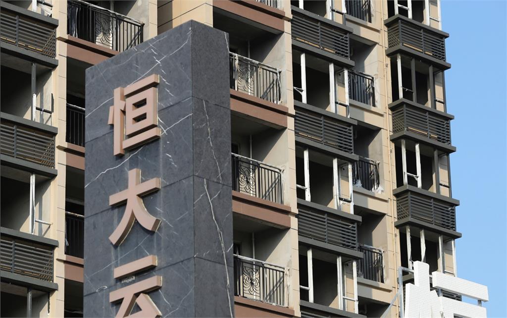 中國建設公司該倒卻不能倒!謝金河曝銀行承擔後果:拖累未來經濟表現