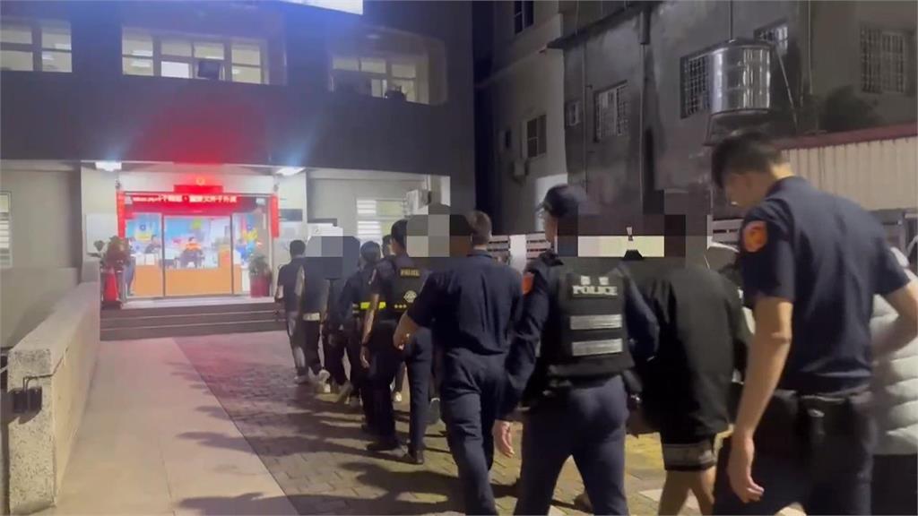 高雄瑞豐夜市11人大亂鬥 1人手臂遭砍傷