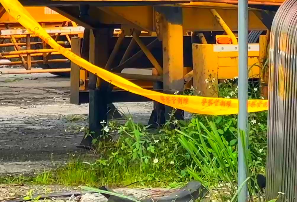 大貨車不明原因輪胎脫落 46歲男「停車場除草」遭擊中身亡