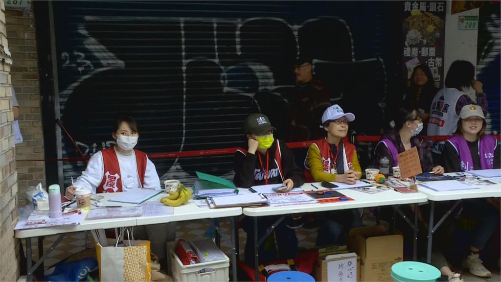 快新聞/劍指徐巧芯!吳靜怡現身連署站擔任志工 高喊:也要罷免她的親中夥伴