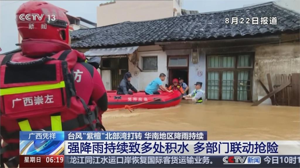 四川暴雨淹水2.5公尺 車遭沖走﹑居民抱樹求生急撤千人