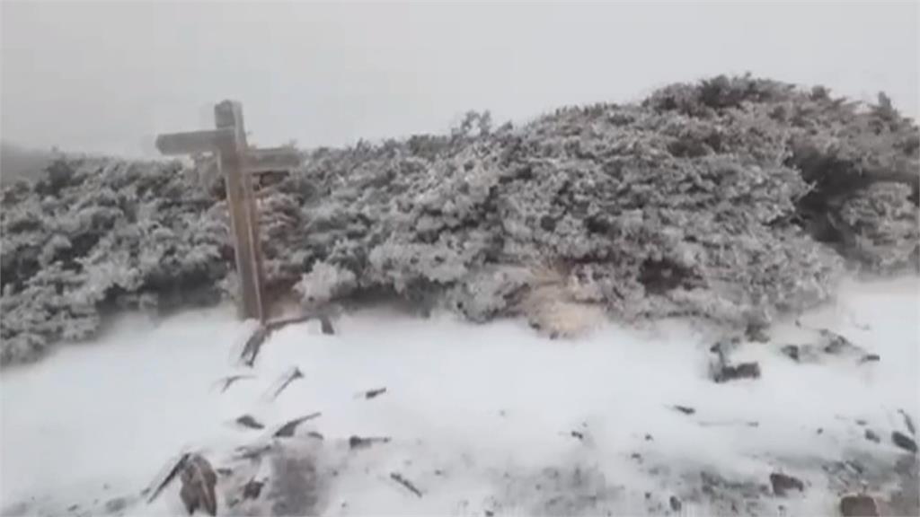 雪山下雪了! 積雪有5公分 這才是雪季的雪山...