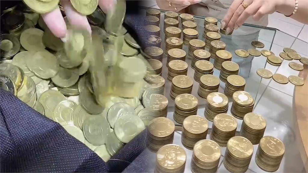 妹子存50元硬幣半年 存上癮開箱竟有這數字