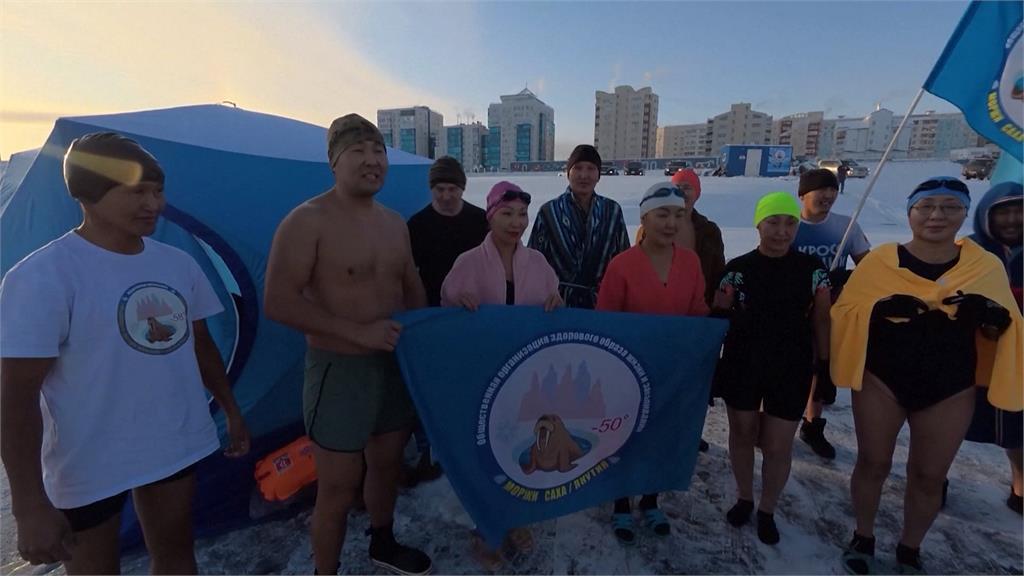 攝氏零下３０度跳入河水　俄羅斯勇者西伯利亞挑戰冬泳