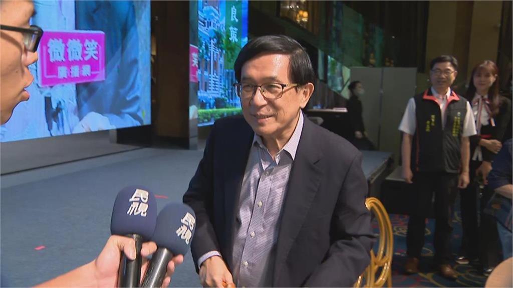 台南衝小吃「抬頭見陳水扁親餵飯」!野生畫面曝光「本人嗆1句」網笑暈:天啊