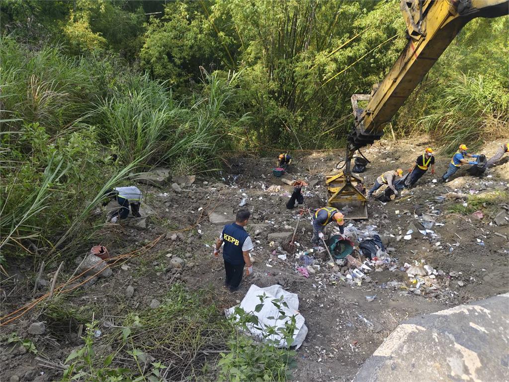 快新聞/檢方要辦了!高雄月世界竟淪垃圾山 環保局追查曝「這地區」棄置